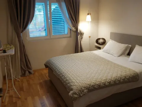 Rent, one bedroom apartment, 53m², Dobrota, Kotor - image 4