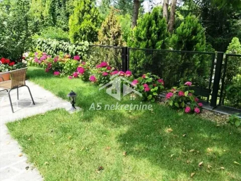 Izdavanje, četvorosoban stan, 140m², Savski Venac, Beograd - image 25