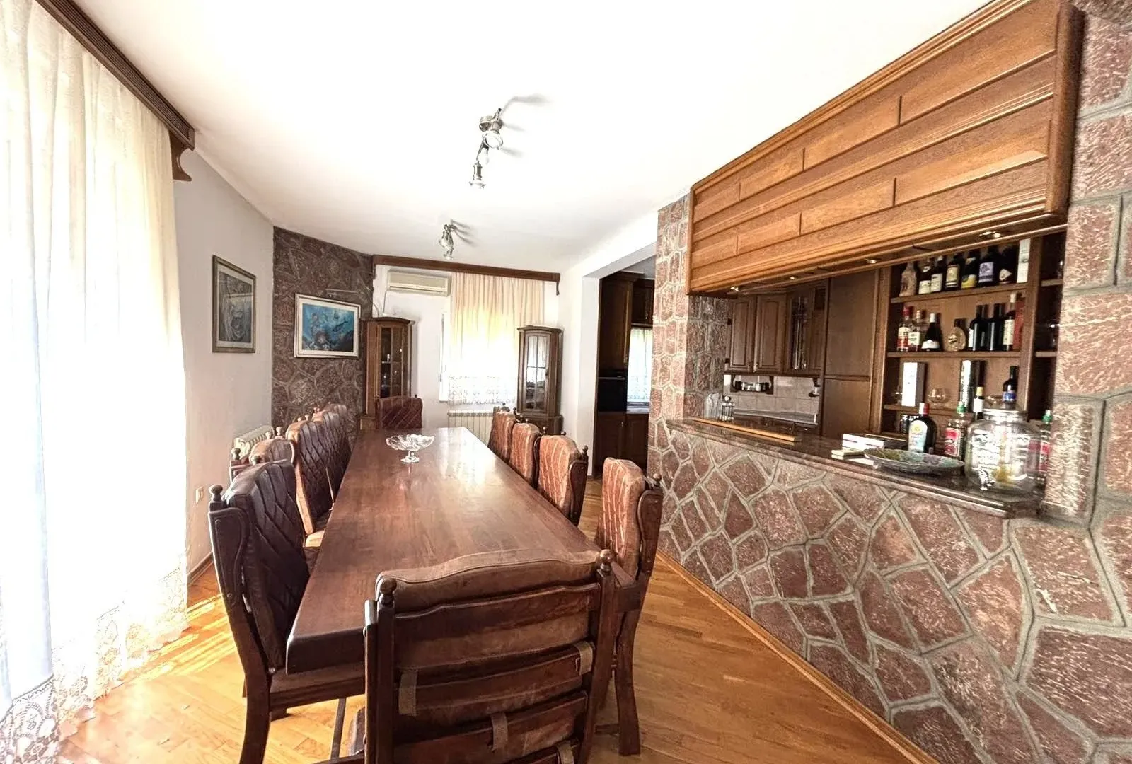 Rent, house, 300m², Zagorič, Podgorica