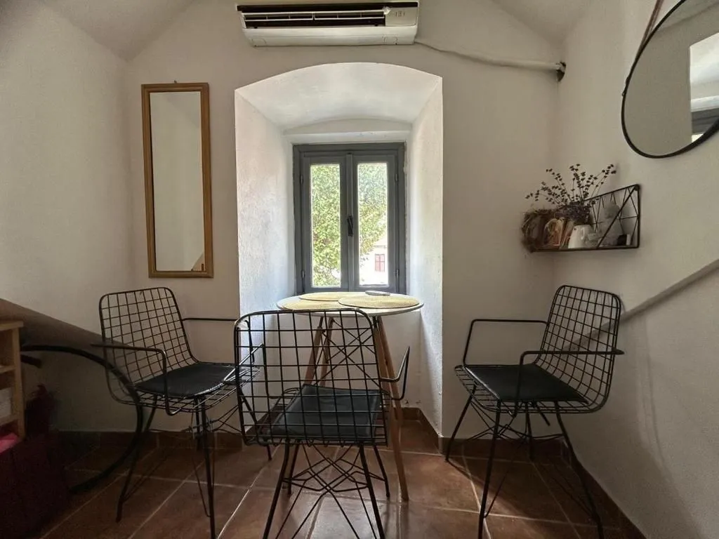 Izdavanje, garsonjera, 23m², Risan, Kotor