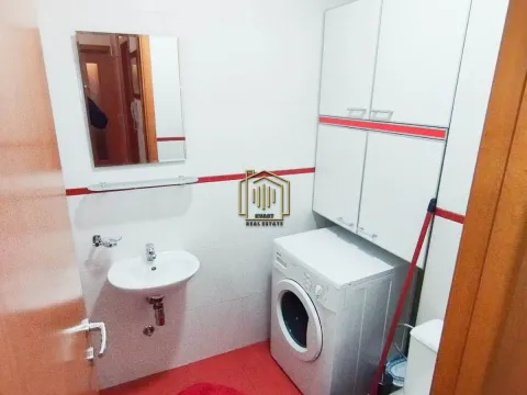 Izdavanje, trosoban stan, 116m², Stari Aerodrom, Podgorica - image 10