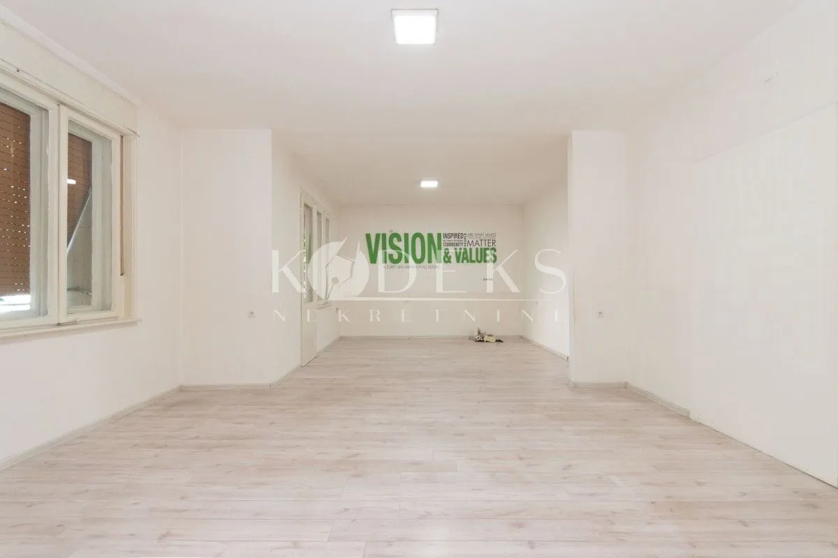 Izdavanje, poslovni prostor, 85m², Centar, Podgorica