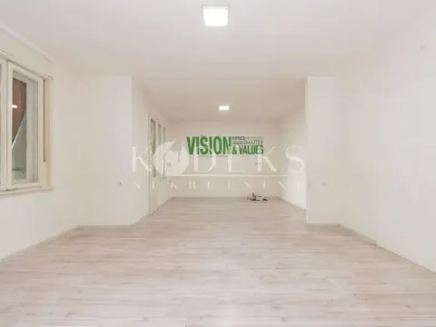 Izdavanje, poslovni prostor, 85m², Centar, Podgorica - image 8