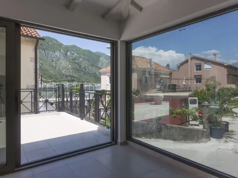 Sale, house, 250m², Kotor, Crna Gora - image 17