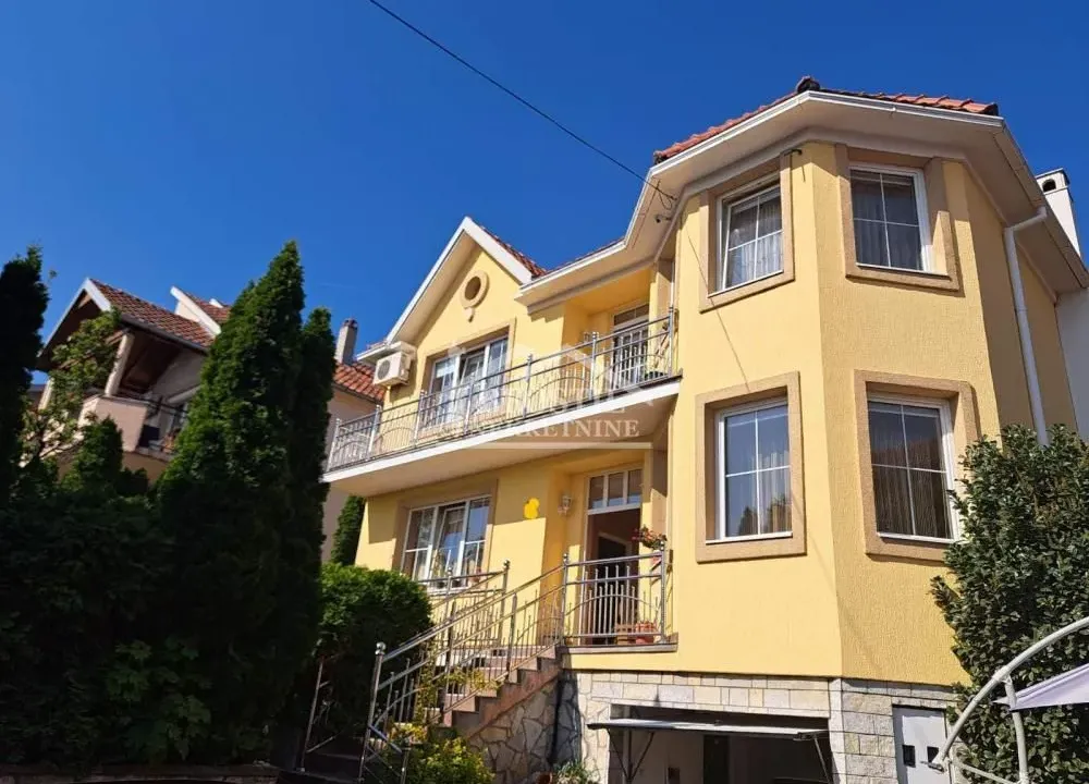 Prodaja, kuća, 227m², Zvezdarska Šuma, Zvezdara Sve Podlokacije