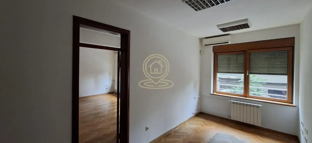 Rent, office space, 58m², Čubura, Beograd