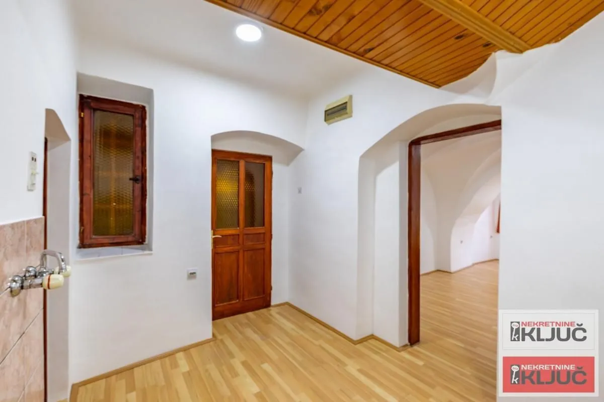 Prodaja, jednosoban stan, 29m², Petrovaradin, Novi Sad