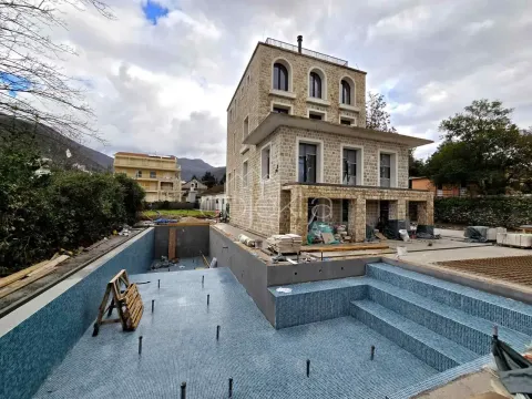 Prodaja, kuća, 374m², Tivat, Crna Gora - image 2