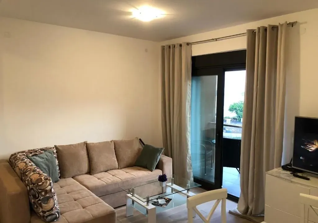 Izdavanje, jednosoban stan, 43m², Budva, Crna Gora
