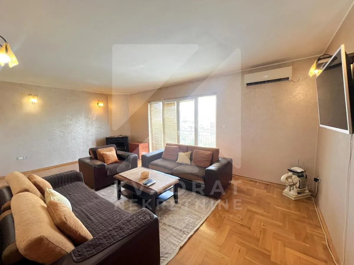 Izdavanje, dvosoban stan, 90m², Tološi, Podgorica