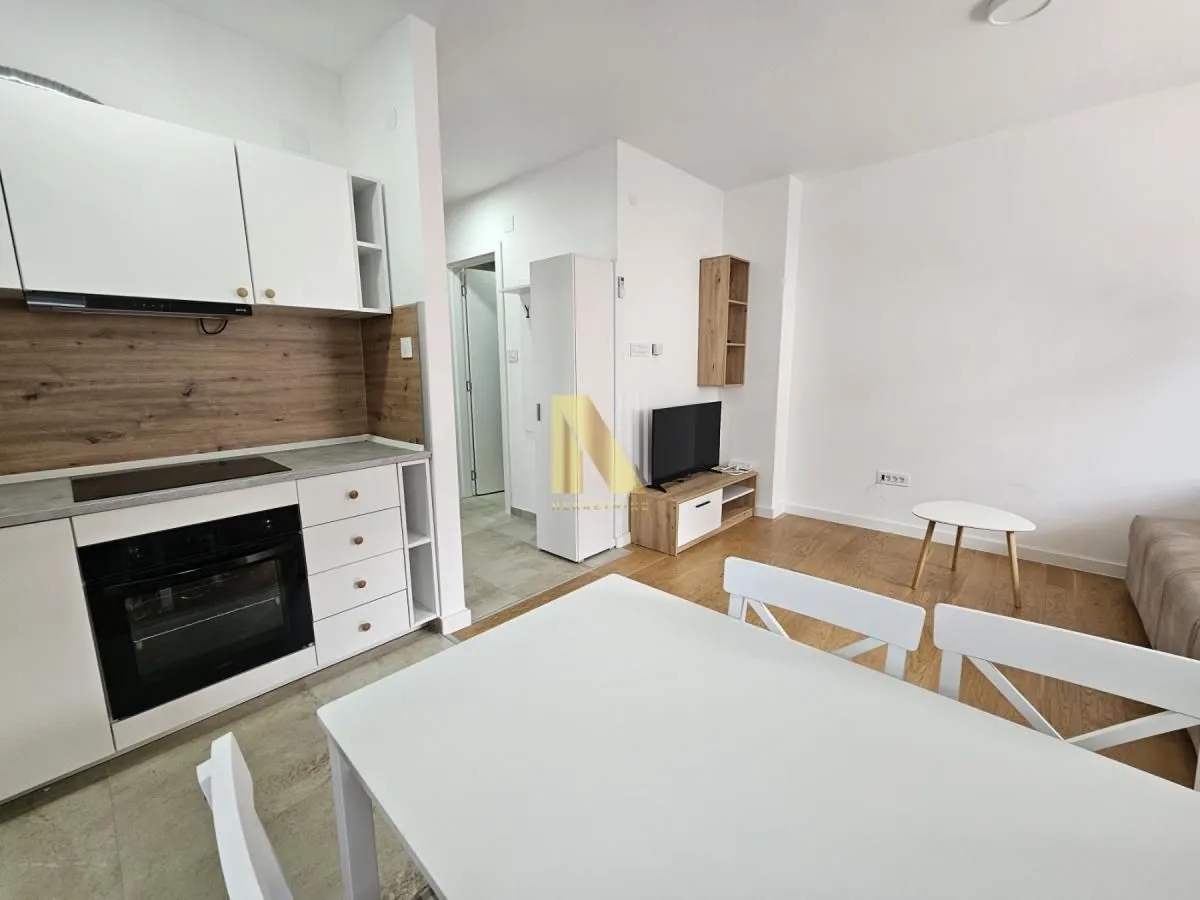 Izdavanje, jednosoban stan, 34m², Bulevar Evrope, Novi Sad Sve Podlokacije