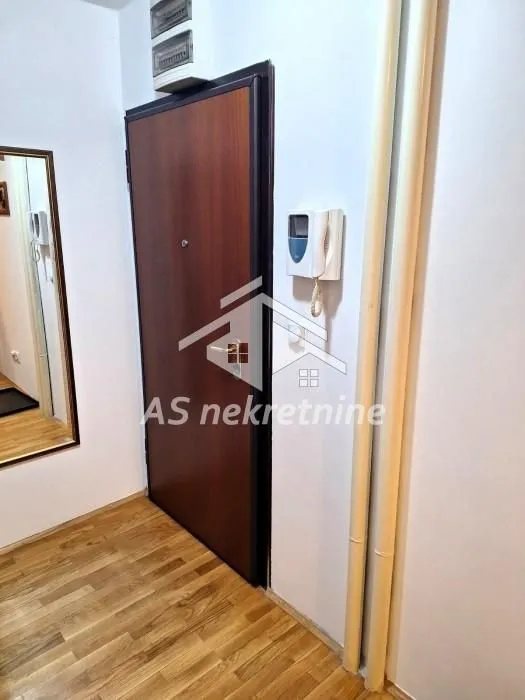 Izdavanje, četvorosoban stan, 105m², Vračar Sve Podlokacije, Beograd
