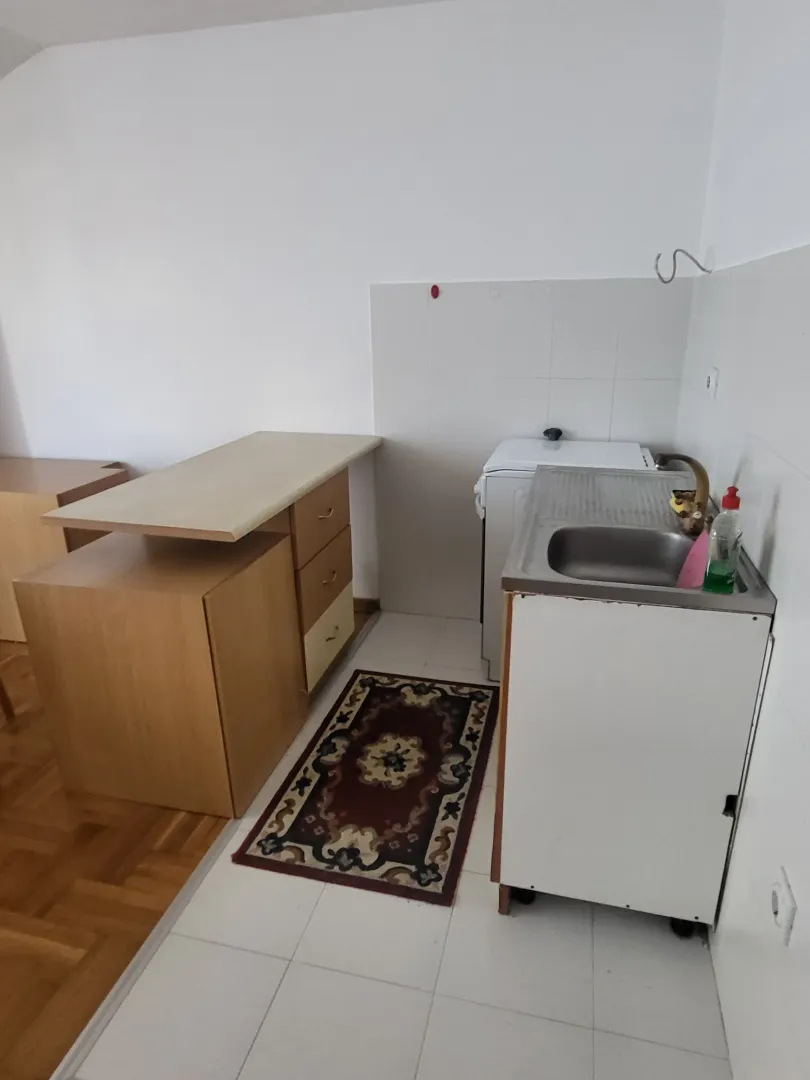 Izdavanje, trosoban stan, 57m², Višnjička Banja, Palilula Sve Podlokacije