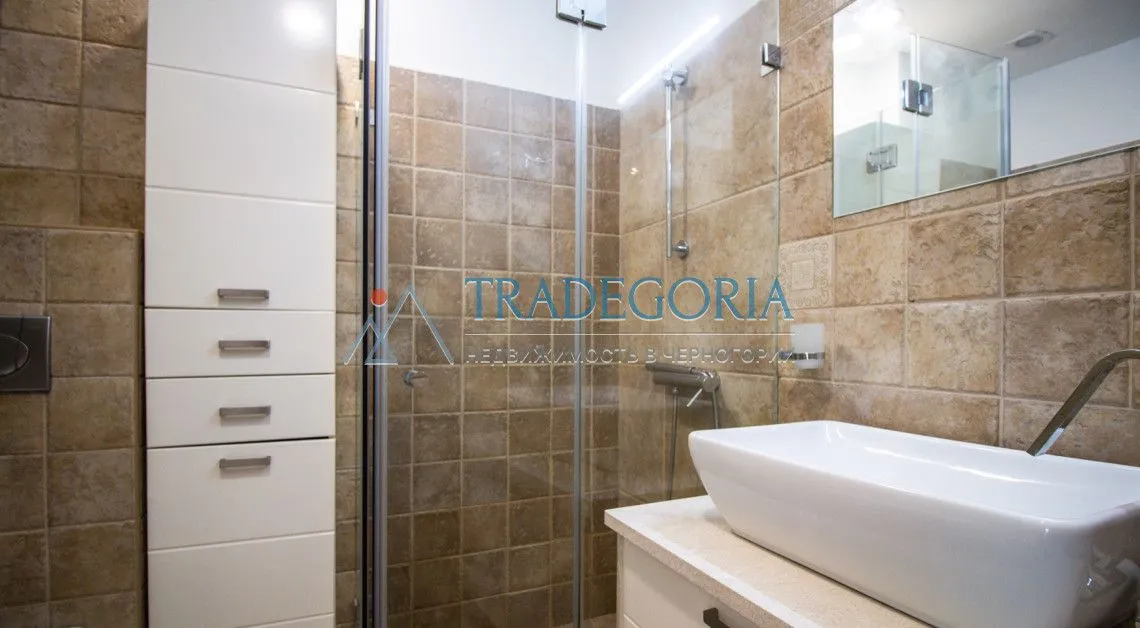 Prodaja, dvosoban stan, 75m², Dobrota, Kotor