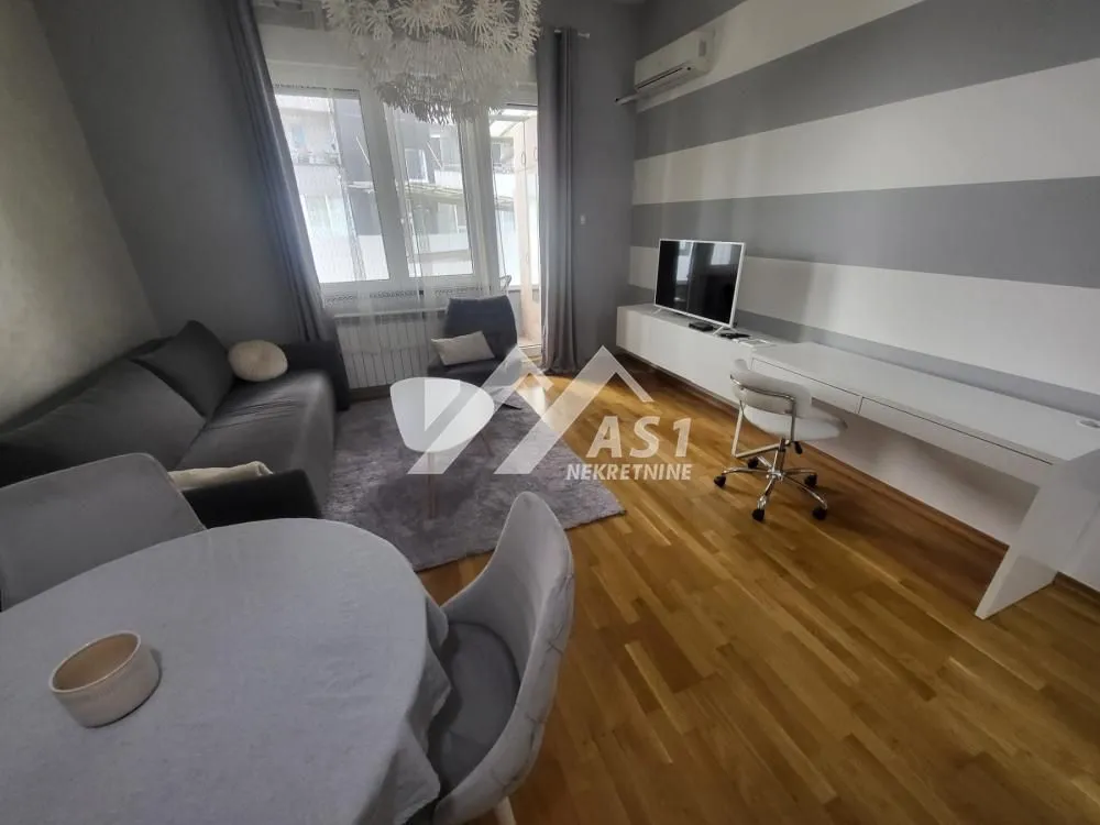 Izdavanje, jednosoban stan, 35m², Bulevar Oslobodjenja, Novi Sad Sve Podlokacije