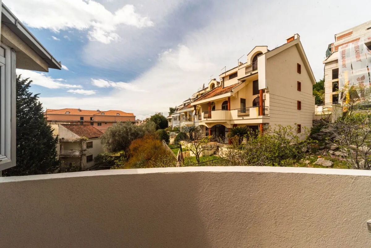 Rent, one bedroom apartment, 54m², Gorica C, Podgorica