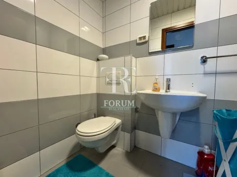 Rent, two bedroom apartment, 74m², City Kvart, Podgorica - image 11