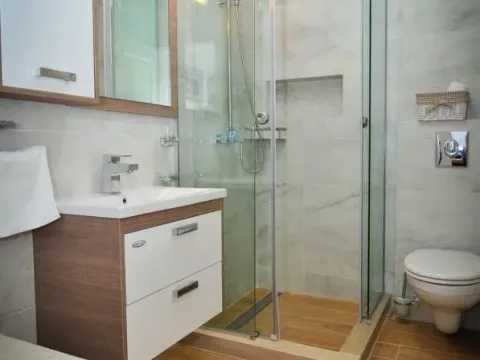 Izdavanje, dvosoban stan, 95m², Mrčevac, Tivat - image 2