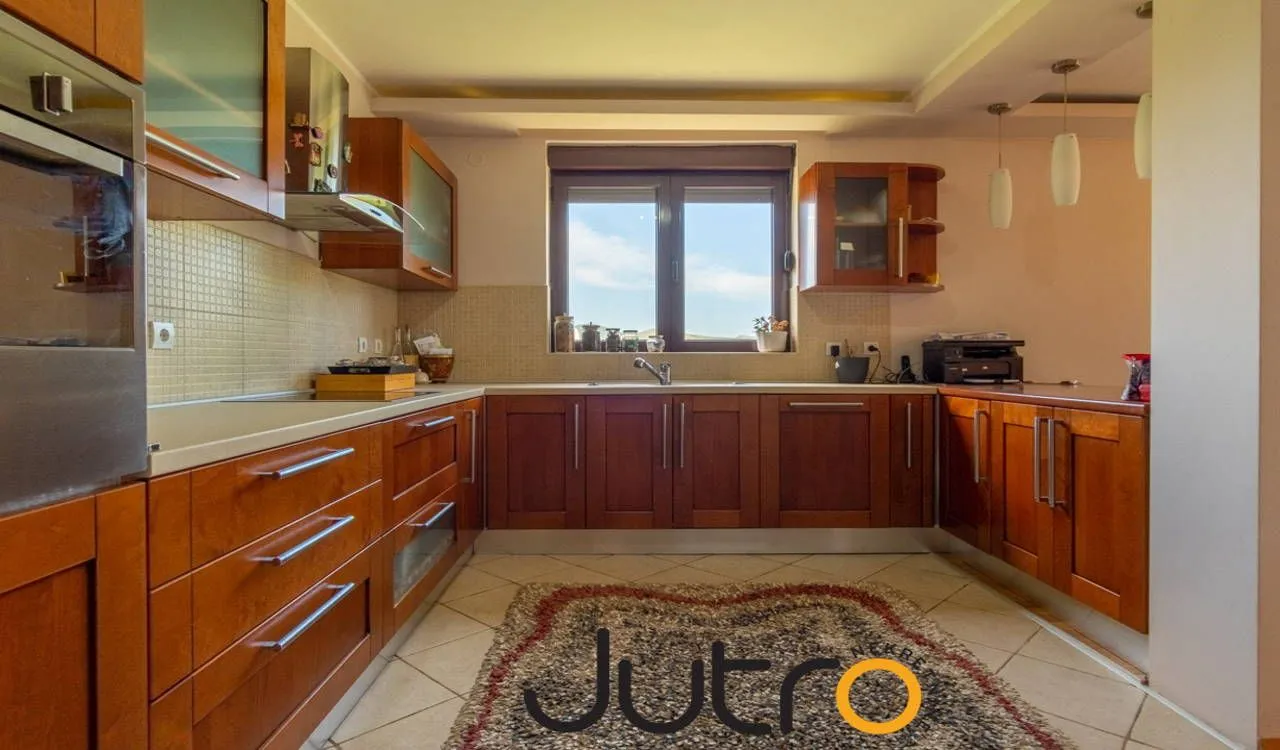 Rent, house, 320m², Donja Gorica, Podgorica