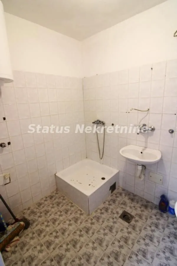 Prodaja, jednosoban stan, 33m², Železnička Stanica, Novi Sad Sve Podlokacije