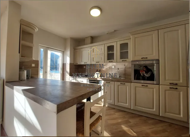 Rent, three bedroom apartment, 130m², Dobrota, Kotor