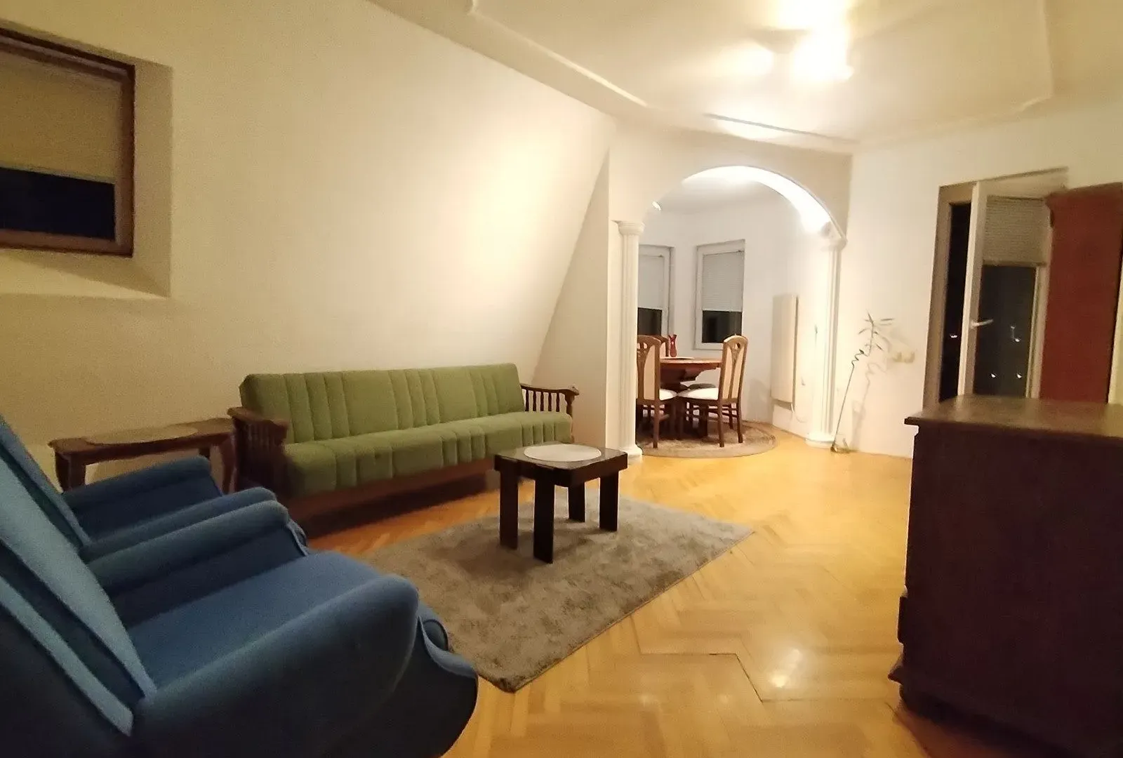 Izdavanje, četvorosoban stan, 104m², Čukarica, Beograd