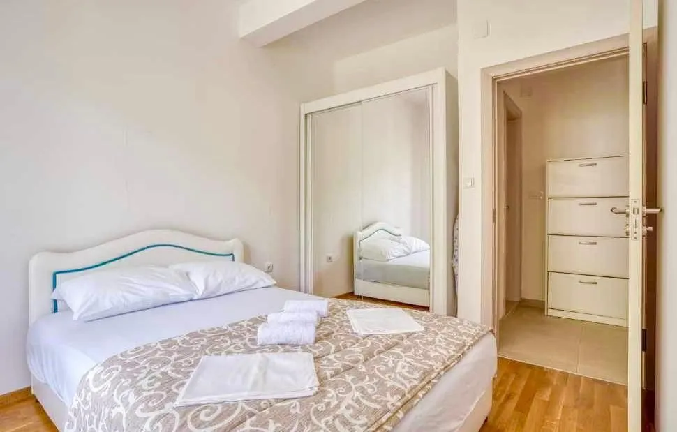 Rent, one bedroom apartment, 55m², Bečići, Budva
