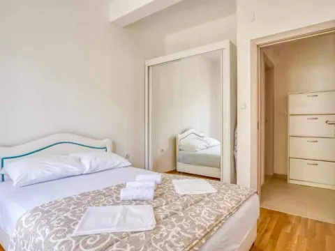 Rent, one bedroom apartment, 55m², Bečići, Budva - image 6