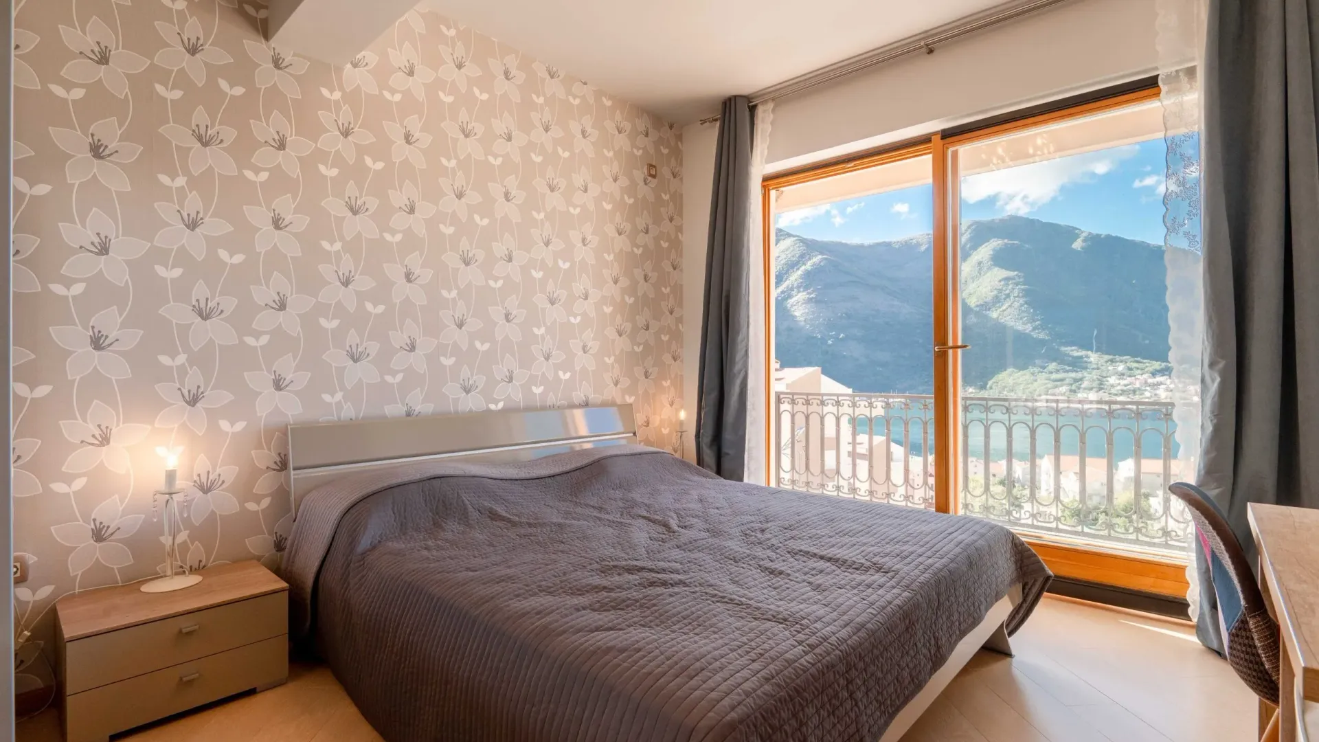 Prodaja, dvosoban stan, 106m², Dobrota, Kotor