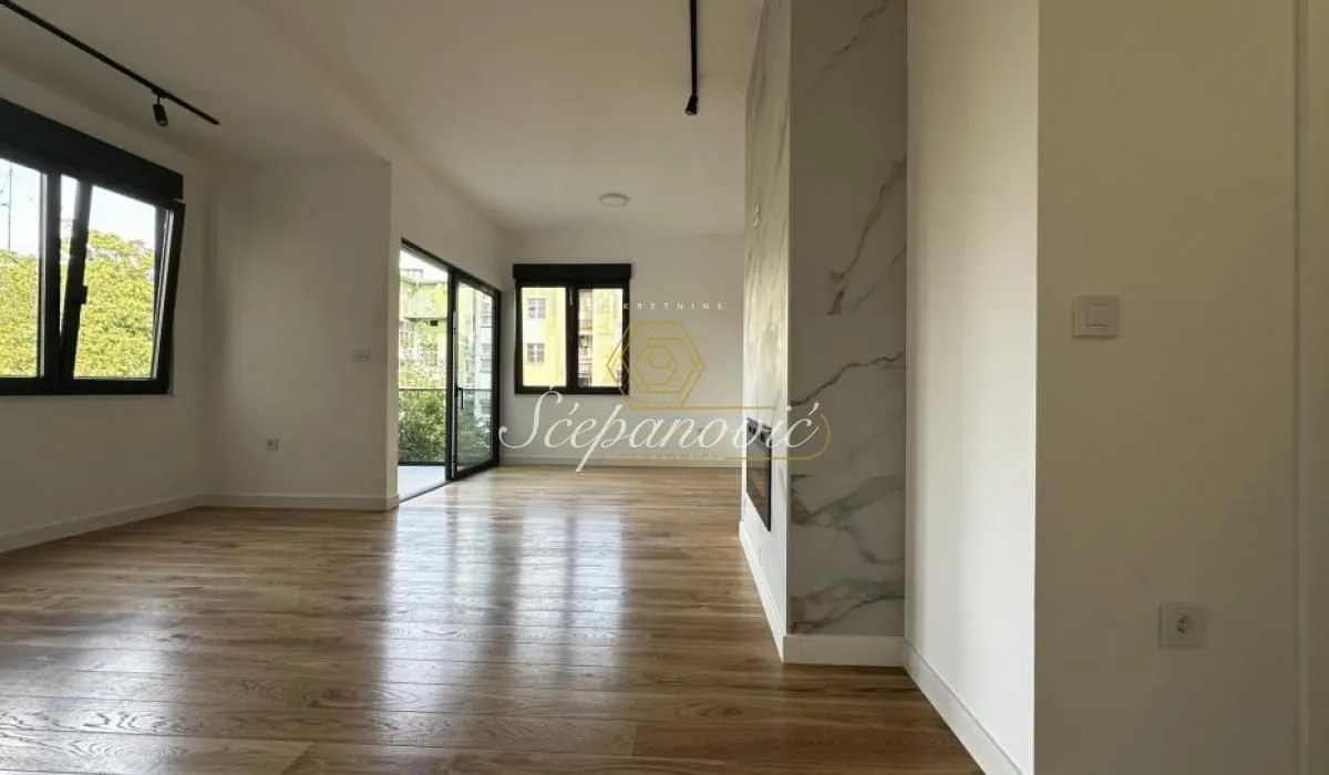 Prodaja, četvorosoban stan, 110m², Centar, Novi Sad