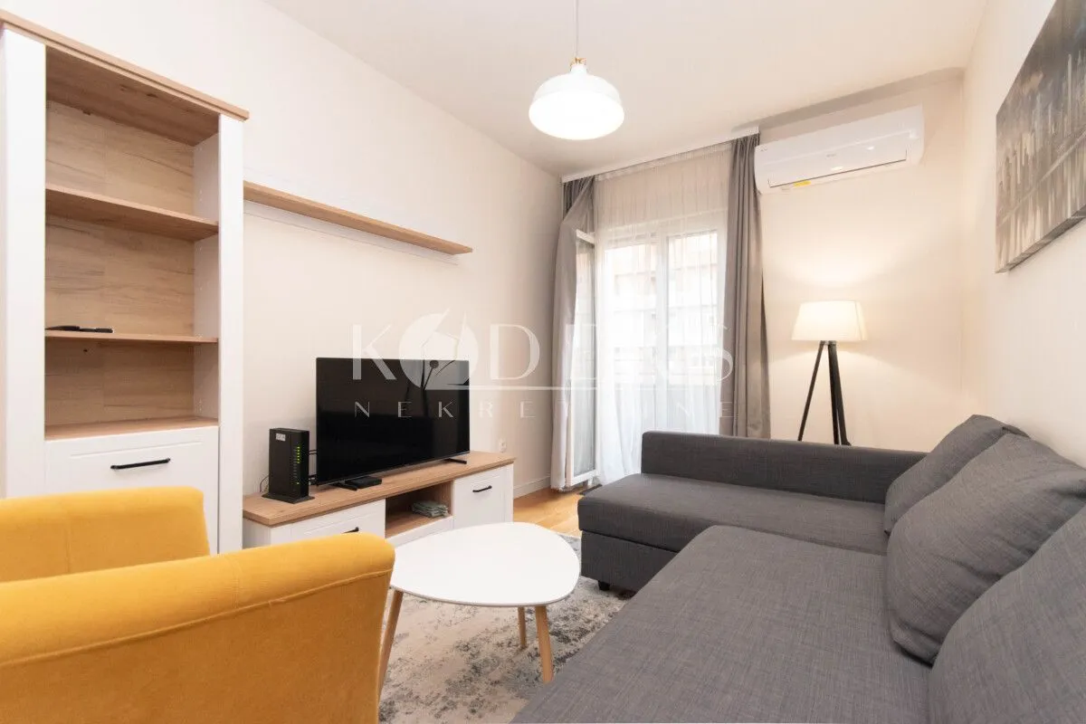 Izdavanje, jednosoban stan, 42m², Central Point, Podgorica