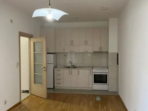 Izdavanje, jednosoban stan, 45m², Blok 9, Podgorica - image 2