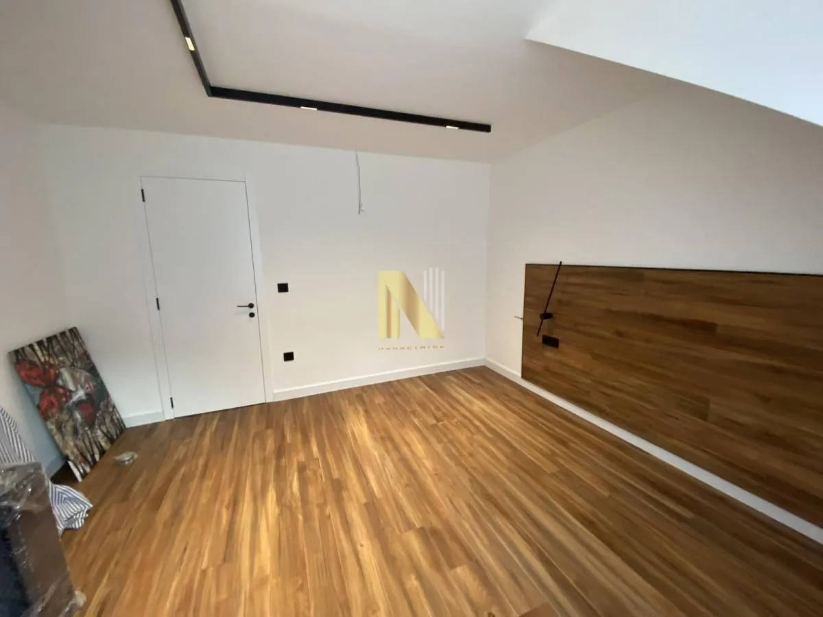 Prodaja, četvorosoban stan, 119m², Centar, Novi Sad