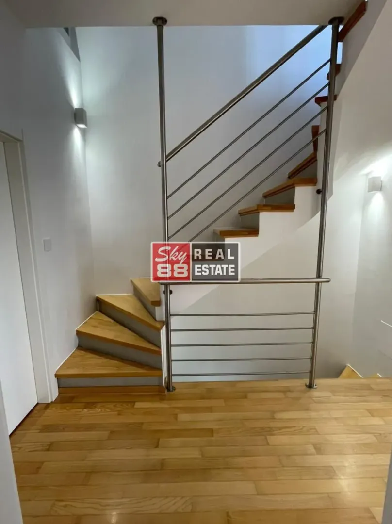 Izdavanje, kuća, 210m², Savski Venac, Beograd
