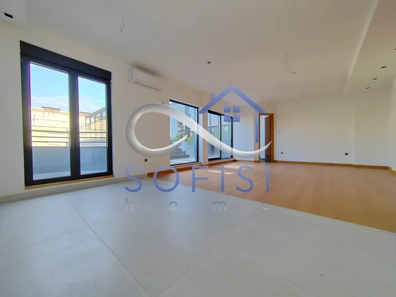 Sale, four bedroom apartment, 240m², Adamovićevo Naselje, Novi Sad Sve Podlokacije