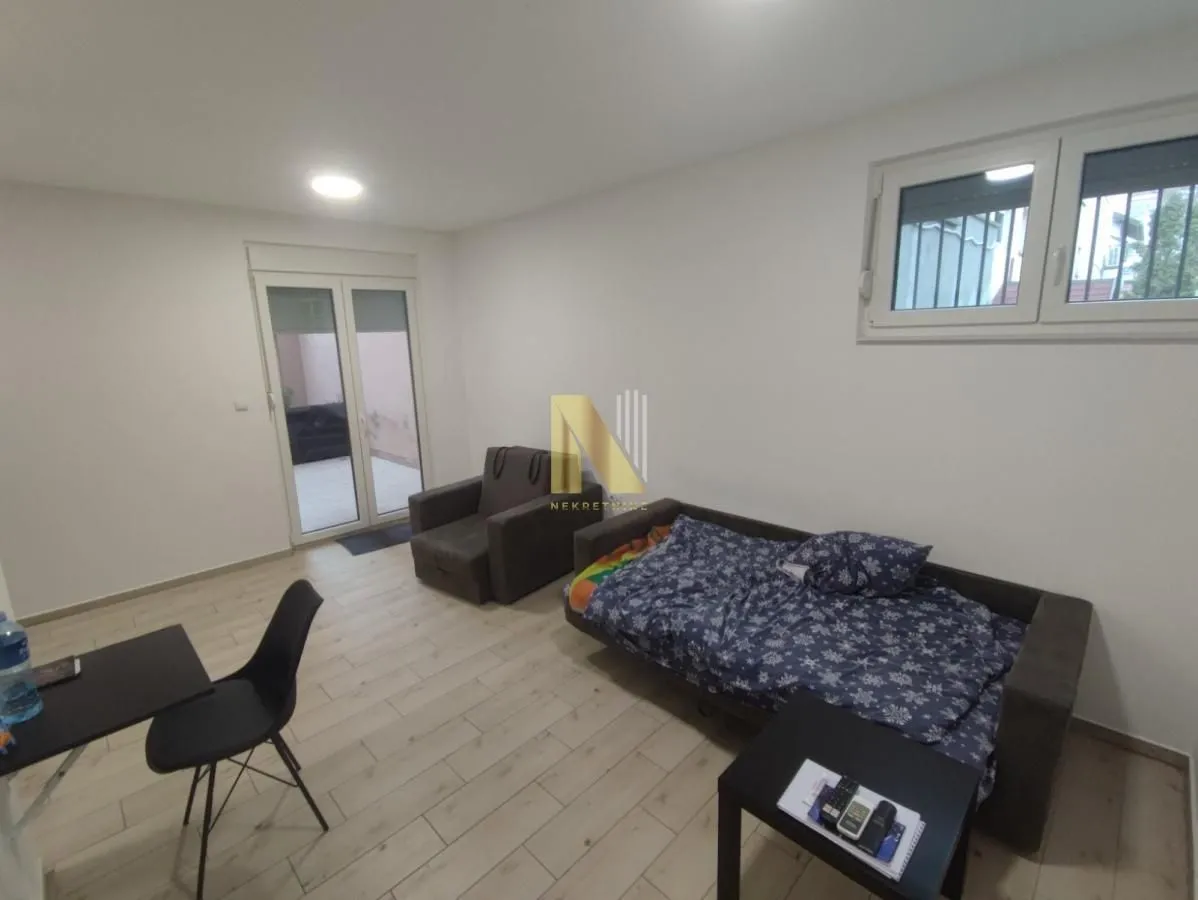 Izdavanje, garsonjera, 30m², Centar, Novi Sad