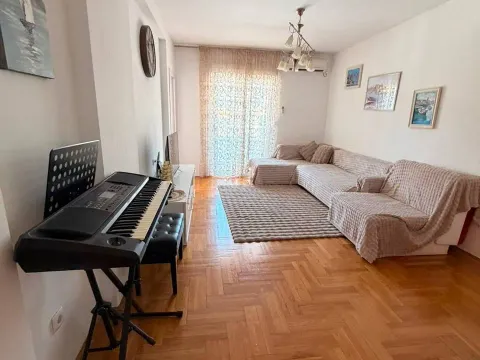 Rent, two bedroom apartment, 70m², Babilonija, Budva - image 9