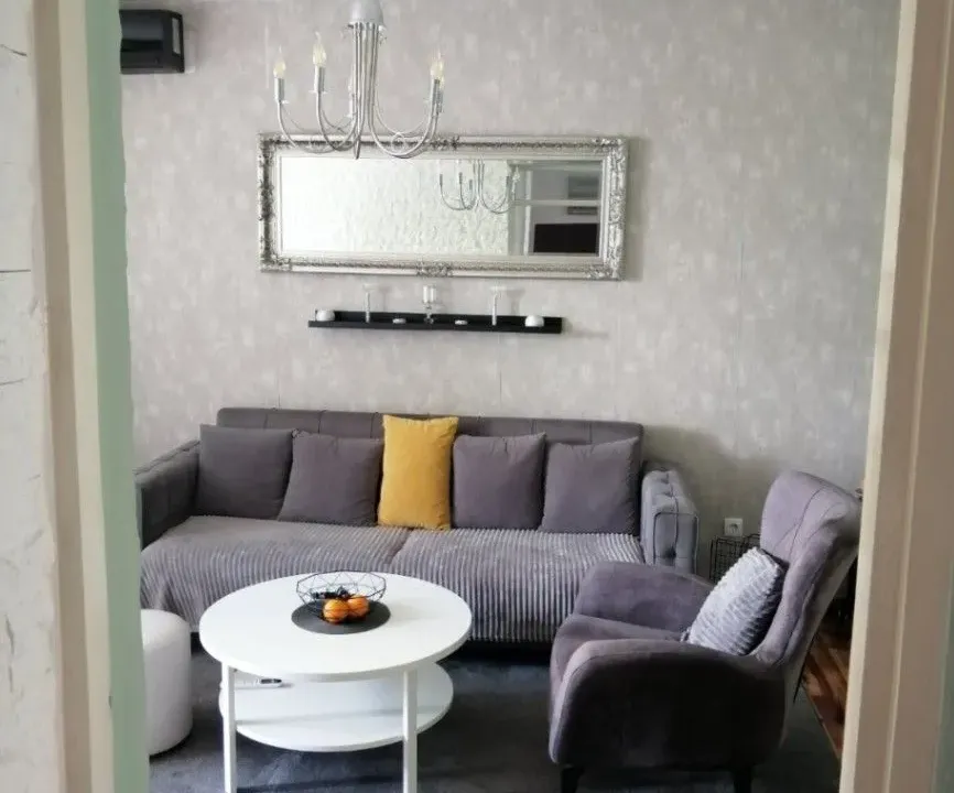 Izdavanje, dvosoban stan, 60m², Centar, Podgorica