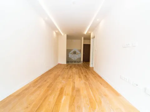 Izdavanje, poslovni prostor, 43m², Central Point, Podgorica - image 2