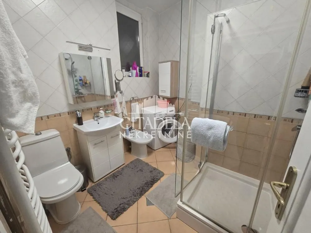 Rent, four bedroom apartment, 131m², Stari Grad, Beograd