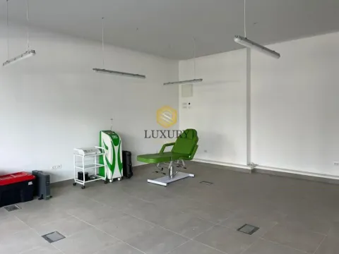 Izdavanje, poslovni prostor, 84m², Pobrežje, Podgorica - image 2