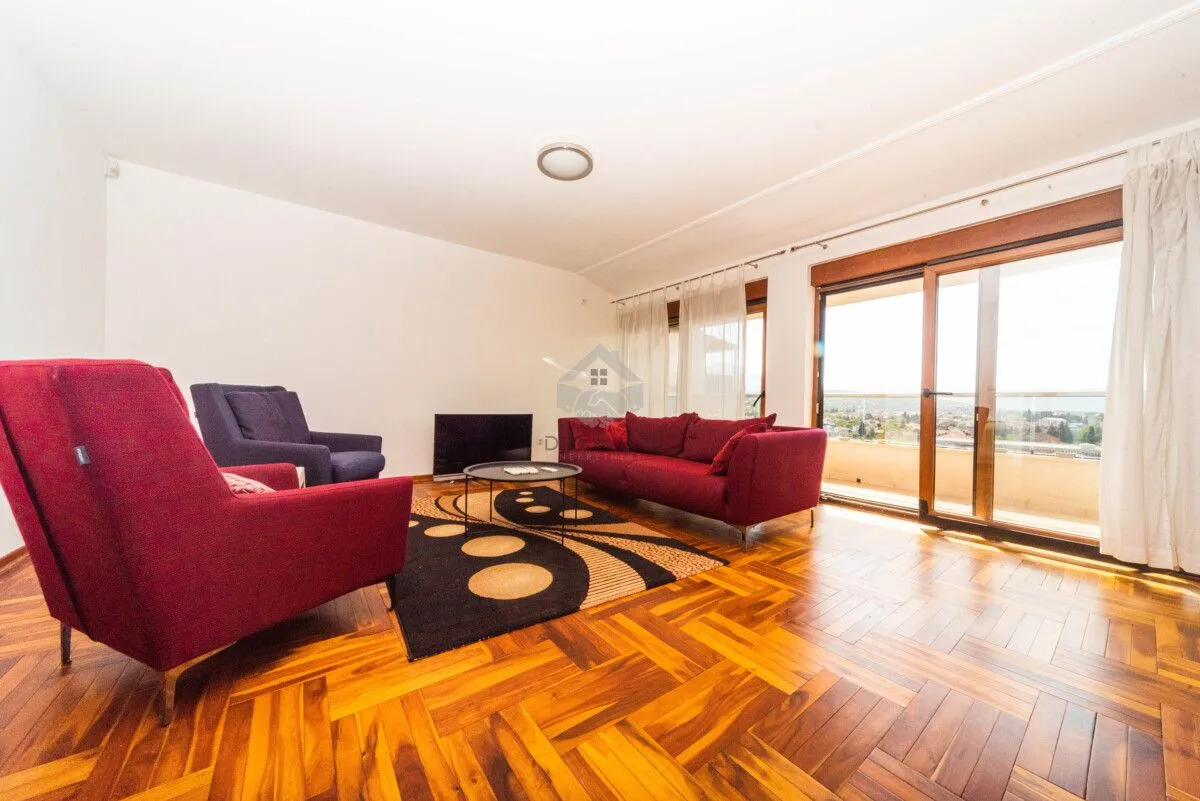 Prodaja, četvorosoban stan, 175m², Gorica C, Podgorica