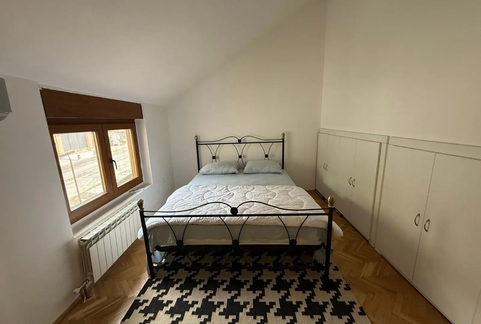 Izdavanje, stan, 300m², Gorica C, Podgorica