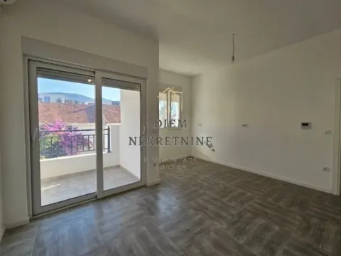Rent, one bedroom apartment, 43m², Ilino, Bar - image 11