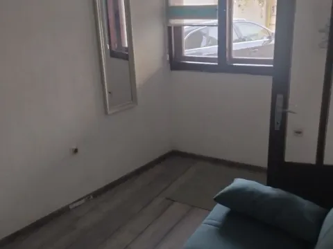 Izdavanje, kuća, 30m², Zemun Gardoš, Zemun Sve Podlokacije - image 2