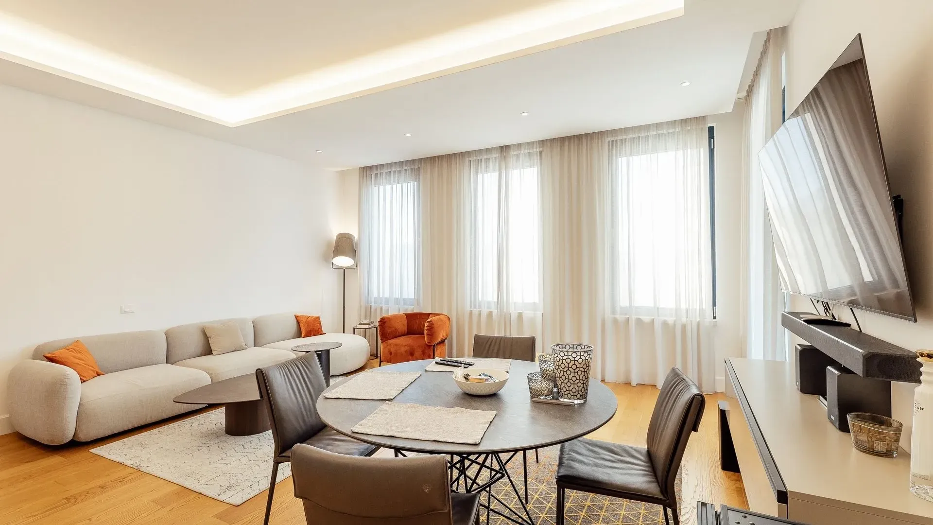 Prodaja, dvosoban stan, 103m², Centar, Kotor