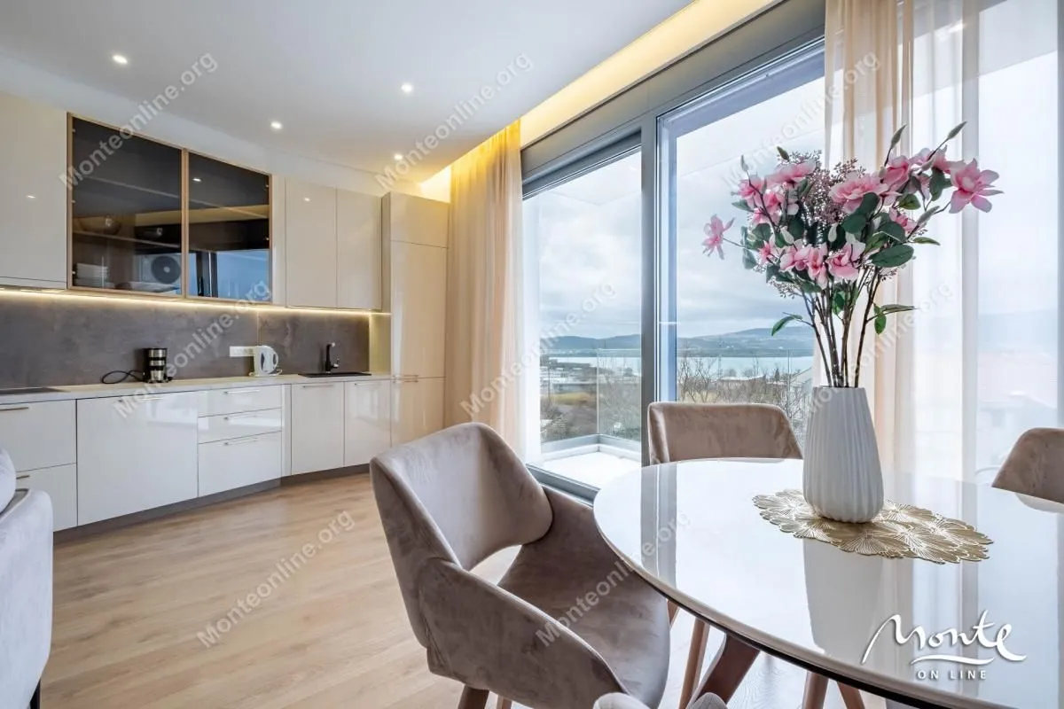 Prodaja, dvosoban stan, 76m², Tivat, Crna Gora