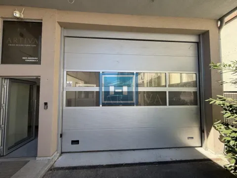 View of the entrance with roll-up doors and company signage. - image 21