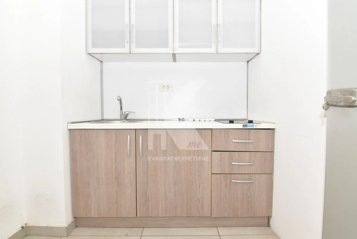 Rent, office space, 180m², Tološka šuma, Podgorica
