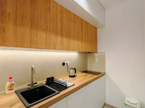 Izdavanje, jednosoban stan, 45m², Centar, Budva - image 12